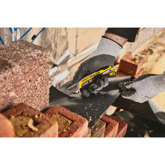 Cutter FATMAX® - Cutter avec curseur et système de rupture de lame intégré - Couteau avec lame de 18 mm - Stanley - FMHT10594-0