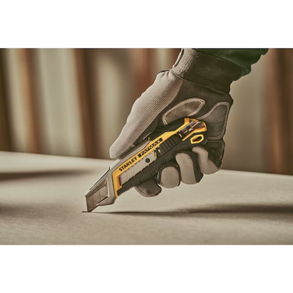 Cutter FATMAX® - Cutter avec curseur et système de rupture de lame intégré - Couteau avec lame de 18 mm - Stanley - FMHT10594-0